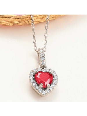 Gümüş Kırmızı Taşlı Kalpli Kadın Kolye CSR2181023