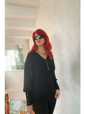 Siyah Kolu Tül Detaylı Düğmeli Bluz