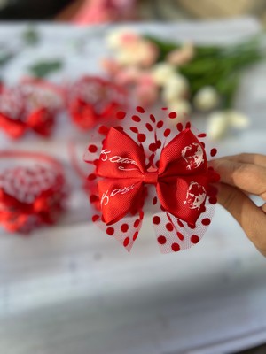 Kırmızı Tül Detaylı Kurdele Atatürk Desenli Taç Toka