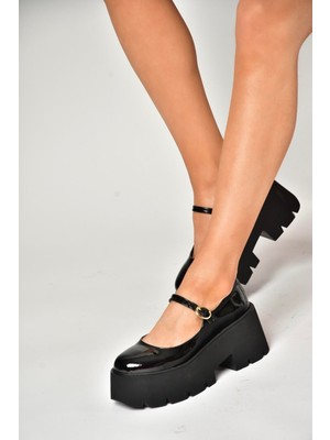 U272906708 Siyah Rugan Dolgu Tabanlı Kadın Ayakkabı