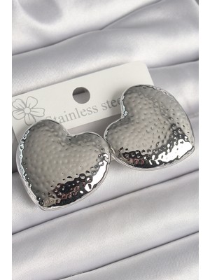 Angel Of Life Pirinç Gümüş Renk Işleme Detaylı Kalp Model Kadın Küpe - TJ-BKP10223