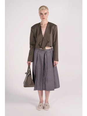 Yakası Dikiş Detaylı Kısa Ceket