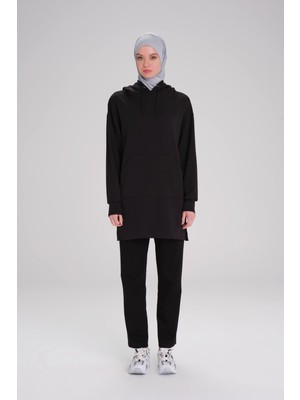 Haşema Kadın Günlük Kullanıma Uygun Kapüşonlu Siyah Sweatshirt Kanguru Cep Özelliği ile
