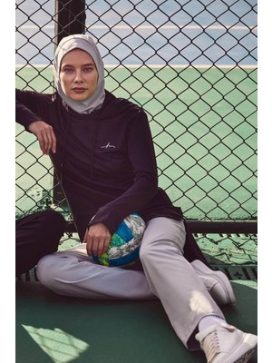 Haşema Active Uzun Kollu Kapüşonlu Siyah Tesettür Antrenman Tişörtü Polyester Malzeme ile Tasarlandı
