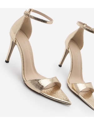 Marjin Kadın Sivri Burun Bantlı Bilekten Bağlamalı Topuklu Sandalet Vilena