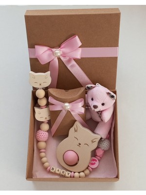 Style Baby Amazing Hoşgeldin Bebek, Yenidoğan Kız Bebek Isimli Emzik Askısı Hediye Seti