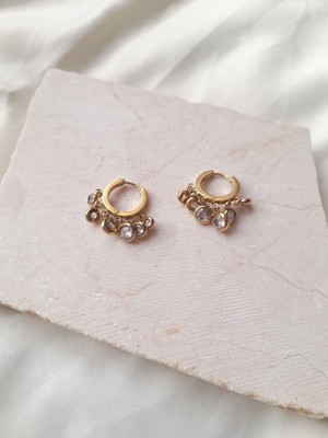 Zirkon Taş Sallantılı Gold Çelik Küpe