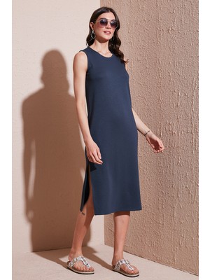 Lela Regular Fit Bisiklet Yaka Yırtmaç Detaylı Basic Midi Elbise Bayan Elbise 5866160