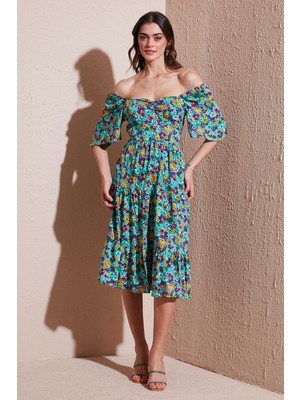 Lela Desenli Oversize Fit Carmen Yaka Büzgü Detaylı Midi Boy Elbise Bayan Elbise 67810557