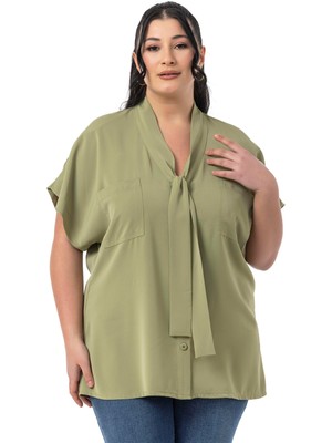 Disentis Modest Büyük Beden Yakada Bağlama Detaylı Düşük Yarım Kollu Zümrüt Yeşili Bluz