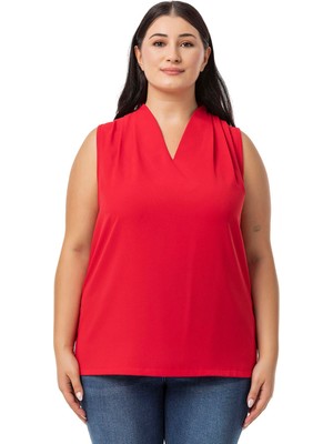 Disentis Modest Büyük Beden Omzu Pile Detaylı V Yaka Kolsuz Kırmızı Bluz