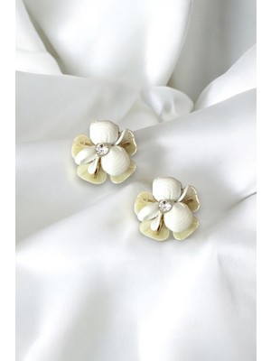 Taşlı Beyaz Ponponlu Klipsli Çiçek Düğme Aksesuarı 1 Çift