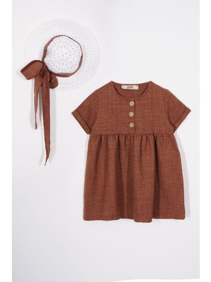 Bisiklet Yaka Düğmeli Şapka Aksesuarlı Kahverengi Renk Kız Çocuk Keten Elbise
