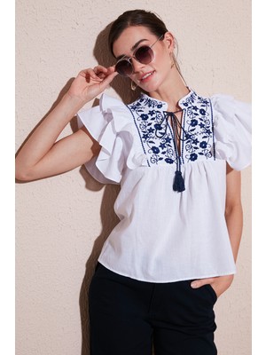 Lela Pamuklu Regular Fit Nakış Işlemeli Bluz Bayan Bluz 611BZ0253