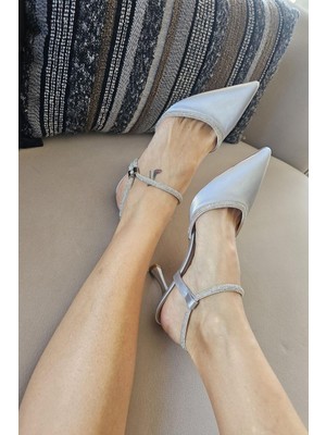 Topukla  10 660 Kadın Bilekden Ayarlı Taşlı Stiletto Abiye Ayakkabı