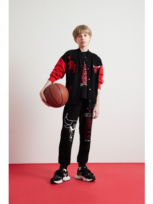 DeFacto Erkek Çocuk NBA Chicago Bulls Kolej Yaka Çıtçıt Kapamalı Sırt Baskılı Bomber Hırka D9556A825SP