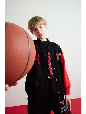DeFacto Erkek Çocuk NBA Chicago Bulls Kolej Yaka Çıtçıt Kapamalı Sırt Baskılı Bomber Hırka D9556A825SP