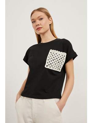 Cep Detaylı Bisiklet Yaka T-Shirt