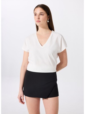 Kırık Beyaz Kadın Relaxed Nakışlı T-Shirt FC5SL-TST0203