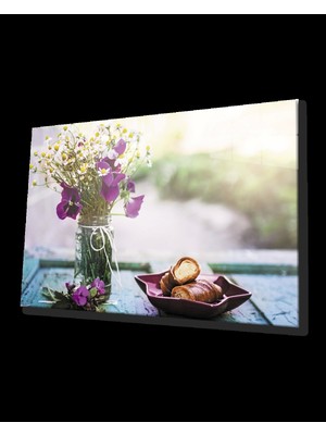 Marsilyan- Vazoda Mor Çiçekler Papatyalar