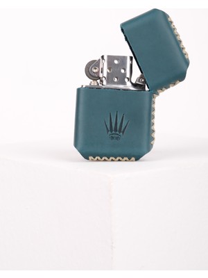 Watch of Royal Mavi Kılıflı Benzinli Çakmak Hakiki Deri Malzeme ile Premium Tasarım