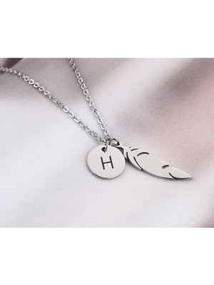 925 Ayar Gümüş Disk Harf ve Tüy Kolye