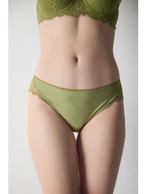 Önü Kumaş Arkası Püsküllü Dantelli Brazilian Külot