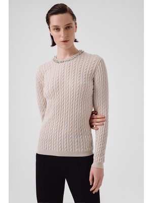 Açık Bej Yakası Taş Işlemeli Kadın Kazak