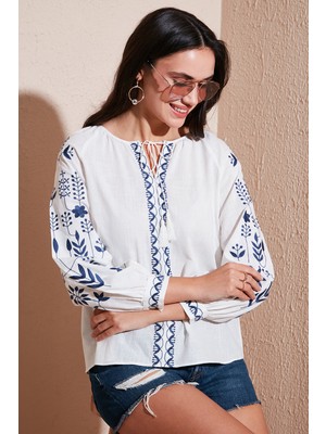 Lela Pamuklu Regular Fit Balon Kol Nakış Işlemeli Bluz Bayan Bluz 6110936