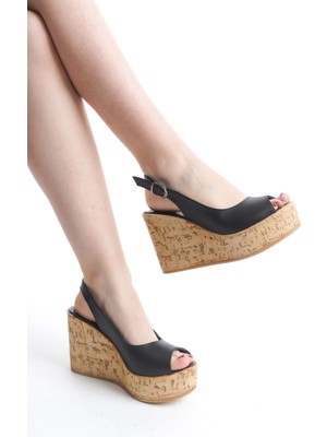 Limeo Yüksek Ahşap Görünümlü Taban Cilt Tokalı Yazlık Kadın Dolgu Taban Sandalet Ayakkabı