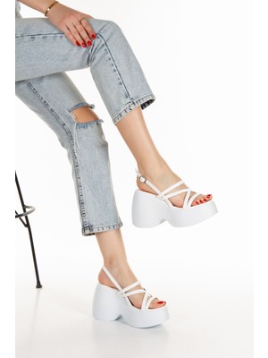 Limeo Beyaz Yüksek Taban Yandan Tokalı Çapraz Dört Ince Şeritli Önü Açık Yazlık Kadın Sandalet Ayakkabı