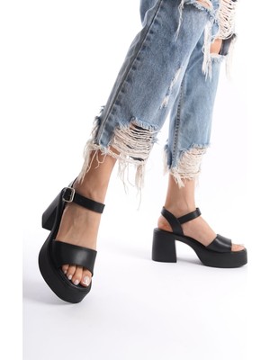 Limeo Siyah Yüksek Yandan Tokalı Tek Şeritli Önü Açık Cilt Yazlık Kadın Dolgu Taban Sandalet Ayakkabı