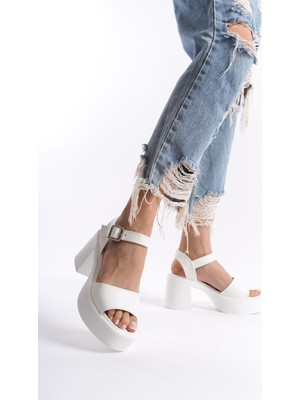 Limeo Beyaz Yüksek Yandan Tokalı Tek Şeritli Önü Açık Cilt Yazlık Kadın Dolgu Taban Sandalet Ayakkabı