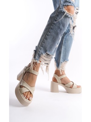 Limeo Krem Yüksek Yandan Tokalı Çapraz Şeritli Önü Açık Cilt Yazlık Kadın Dolgu Taban Sandalet Ayakkabı