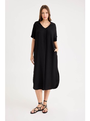 Yanları Yırtmaçlı V Yaka Kısa Kol Cepli Elbise