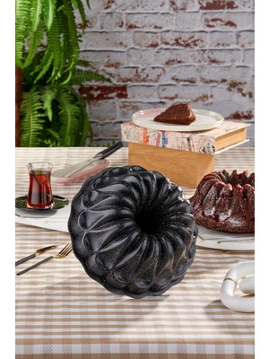 Taç Manolya Döküm Kek Kalıbı Siyah