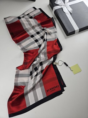 Burberry  Vual Ipek Şal Siyah Kırmızı