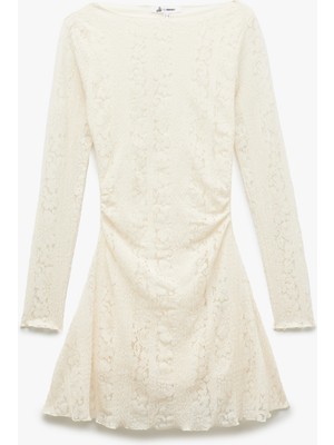 Koton Volanlı Kayık Yaka Uzun Kollu Rahat Kalıp Kloş Dantelli Mini Elbise