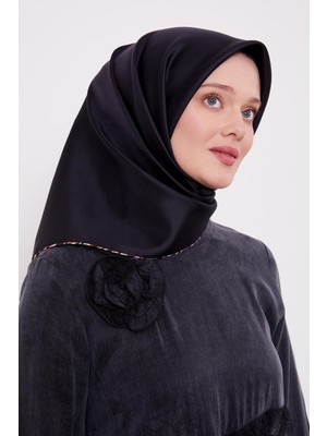 Siyah Benekli Twill Ipek Eşarp
