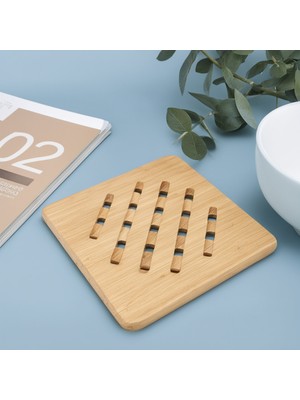 Kare Bambu Nihale – Isıya Dayanıklı Ahşap Tencere ve Tava Altlığı, Kaymaz ve Şık