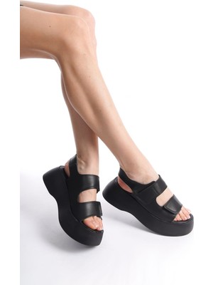 Limeo Siyah Cilt Yüksek Taban Çift Cırtlı İki Şeritli Yazlık Kadın Dolgu Topuklu Sandalet