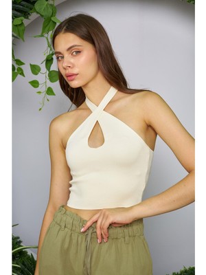 Boyundan Çapraz Bağlamalı Crop Top