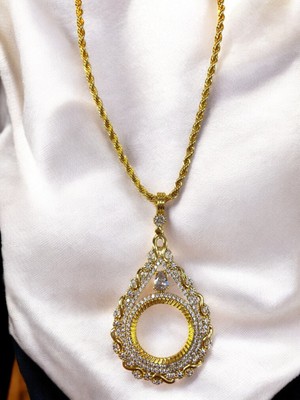 Polo Steel Tefnut Yarım Altın Çerçeveli Kolye (Altın Kaplama)