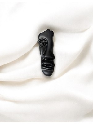 Trend Aksesuar Metal Yüz Figürlü Broş