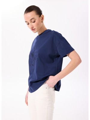 Fabrika Bisiklet Yaka Nakışlı Lacivert Kadın T-Shirt F5SL-TST0111