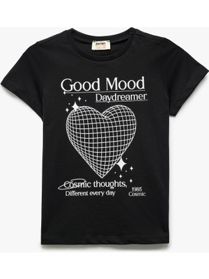 Koton Pamuklu Kısa Kollu Bisiklet Yaka Kalp Baskılı Tişört