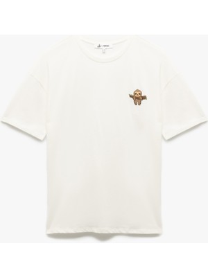 Koton Minimal Nakışlı Kısa Kollu Pamuklu Bisiklet Yaka Oversize Tişört