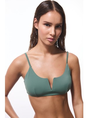 V Bikini Üstü