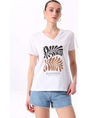 Fabrika V Yaka Baskılı Beyaz Kadın T-Shirt F5SL-TST0452
