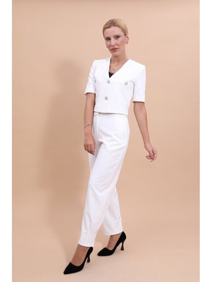 V Yaka  Kısa Ceket &  Paçası Pileli Pantolon-Beyaz